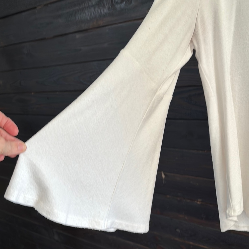 Elegant Cream Women's Top - Picture 2 of 5